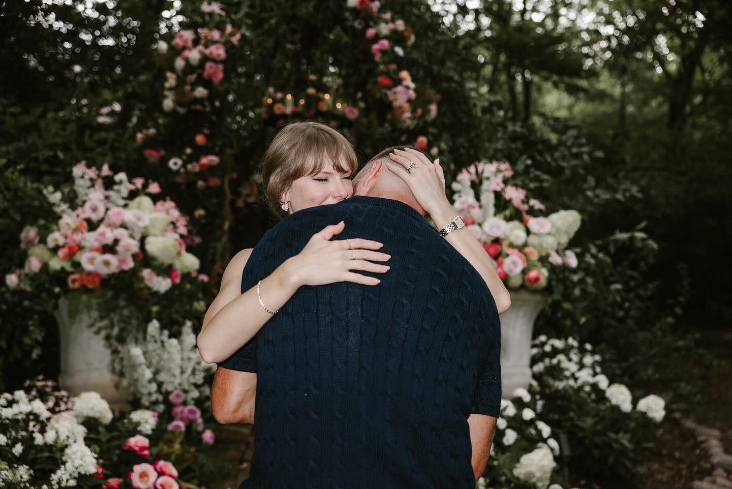 Tình sử Taylor Swift trước khi đính hôn với Travis Kelce: Yêu 9 người, lần nào chia tay cũng ồn ào- Ảnh 3. Tình sử Taylor Swift trước khi đính hôn với Travis Kelce: Yêu 9 người, lần nào chia tay cũng ồn ào- Ảnh 3.