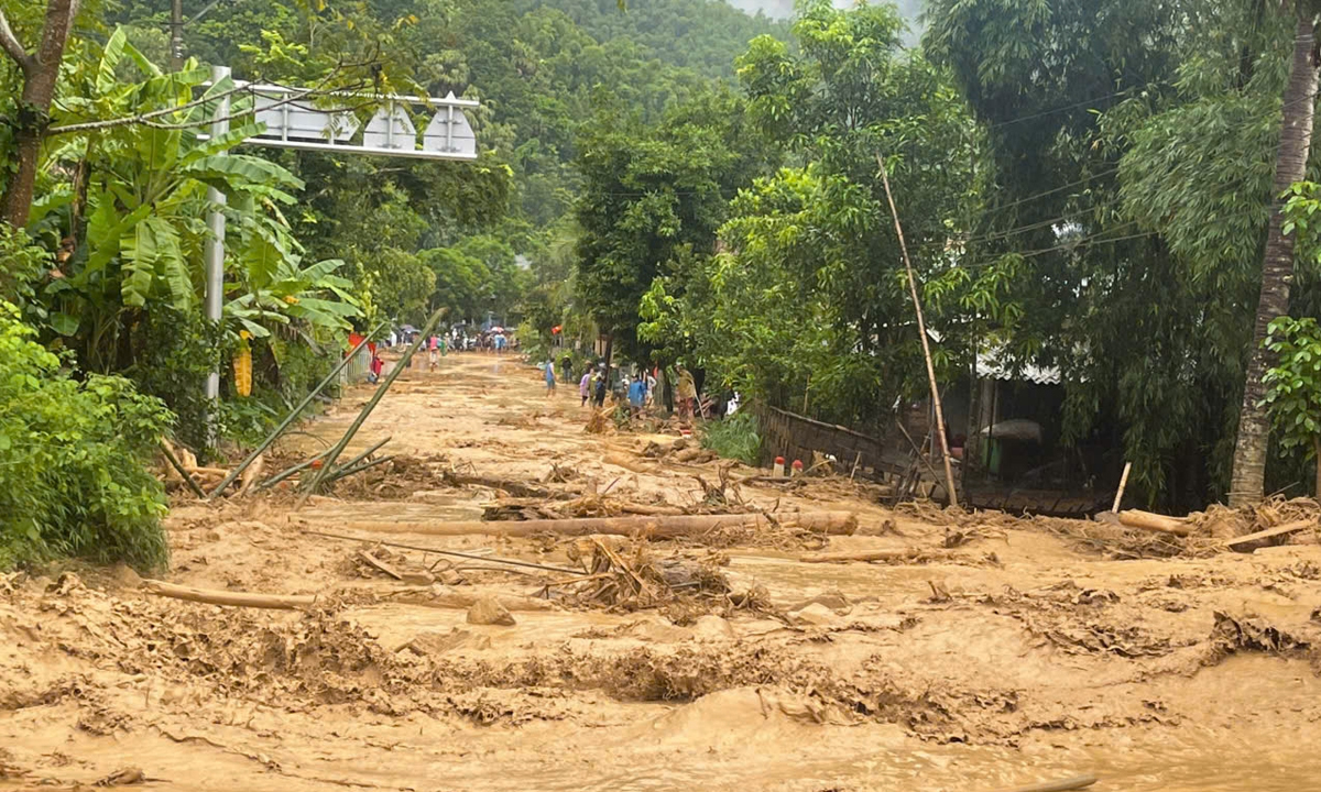 Bão Kajiki gây thiệt hại nặng nề: 8 Người chết và gần 9 . 000 Nhà tốc mái - Ảnh 1. Bão Kajiki gây thiệt hại nặng nề: 8 Người chết và gần 9 . 000 Nhà tốc mái - Ảnh 1.