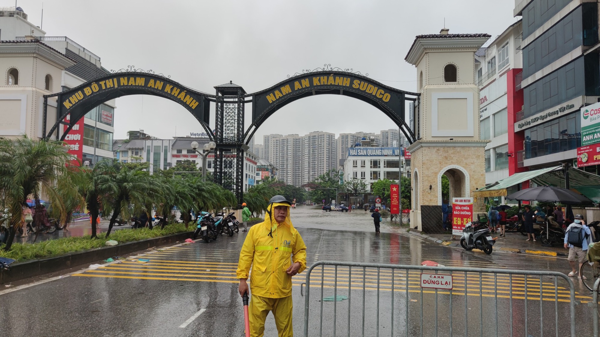 Tin vui cho hàng nghìn hộ dân sống ở "làng biệt thự" triệu đô Hà Nội hễ mưa là ngập trong "biển nước" - Ảnh 1.