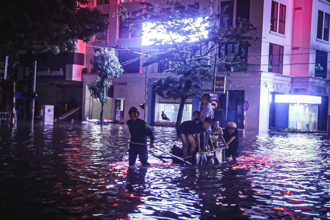 Hà Nội: Hàng trăm hộ dân ' làng ' biệt thự triệu đô gặp khó khăn vì mất điện , nước - Ảnh 12.