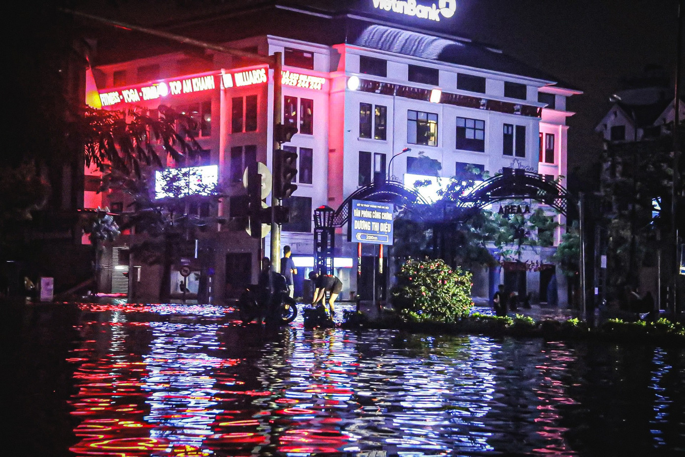 Hà Nội: Hàng trăm hộ dân ' làng ' biệt thự triệu đô gặp khó khăn vì mất điện , nước - Ảnh 2.