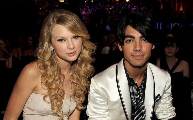 Taylor Swift có hơn chục anh tình cũ hạng A, tại sao cuối cùng lại cưới cầu thủ còn nghèo hơn mèo cưng của mình? - Ảnh 5. Taylor Swift có hơn chục anh tình cũ hạng A, tại sao cuối cùng lại cưới cầu thủ còn nghèo hơn mèo cưng của mình? - Ảnh 5.