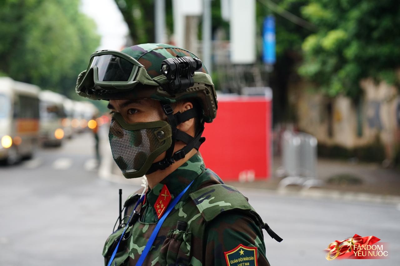 Cận cảnh lực lượng trinh sát đặc nhiệm bảo vệ an ninh cho buổi sơ duyệt diễu binh - Ảnh 1. Cận cảnh lực lượng trinh sát đặc nhiệm bảo vệ an ninh cho buổi sơ duyệt diễu binh - Ảnh 1.