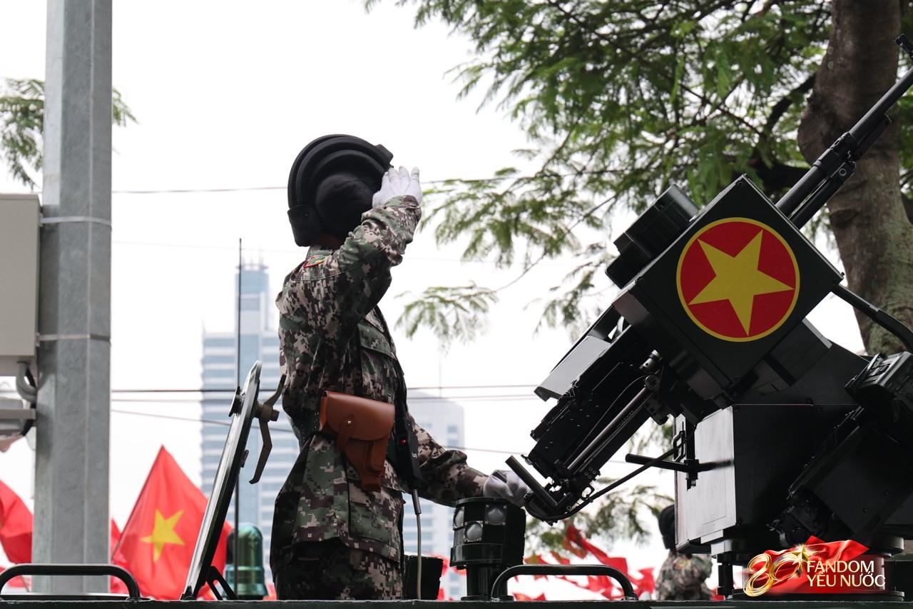Các khối diễu binh đi qua từng tuyến đường trong tiếng hò reo của người dân: Tự hào quá Tổ quốc ơi!- Ảnh 59.