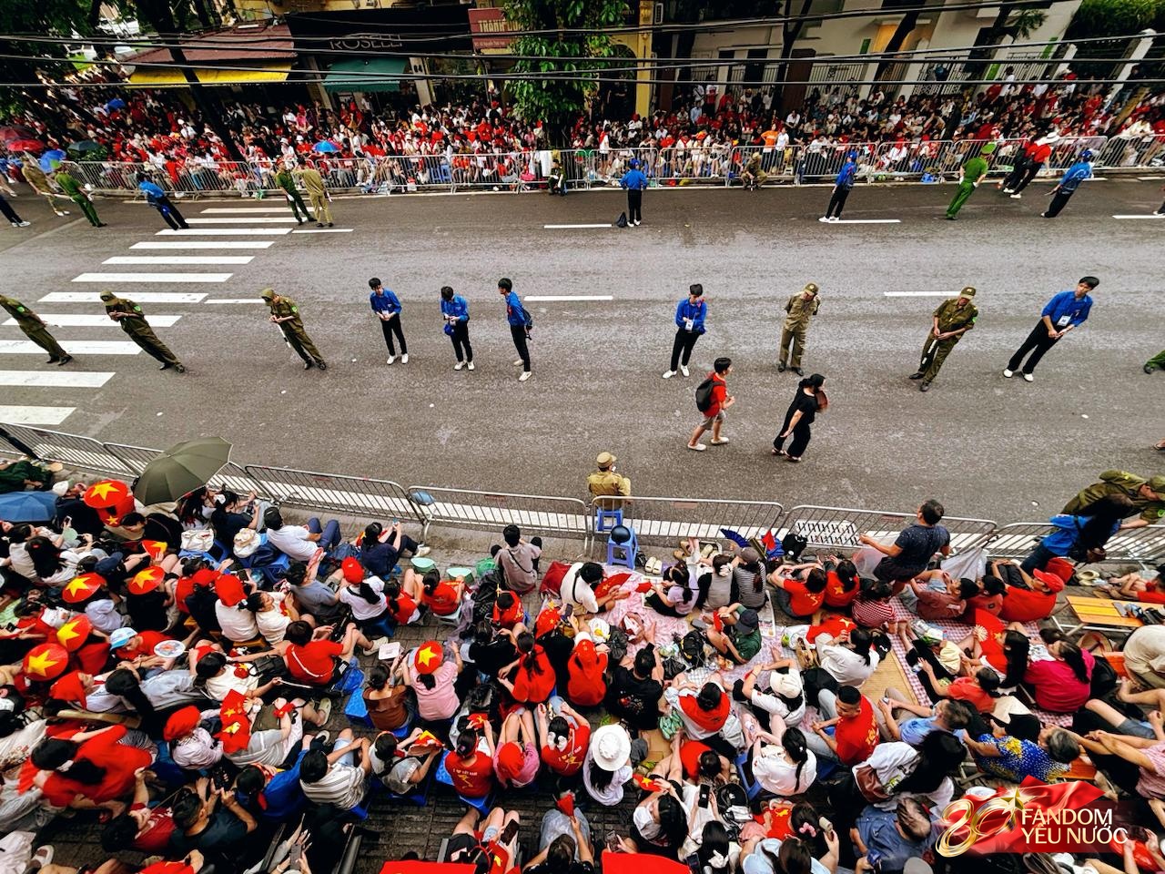Các khối diễu binh đi qua từng tuyến đường trong tiếng hò reo của người dân: Tự hào quá Tổ quốc ơi!- Ảnh 66.