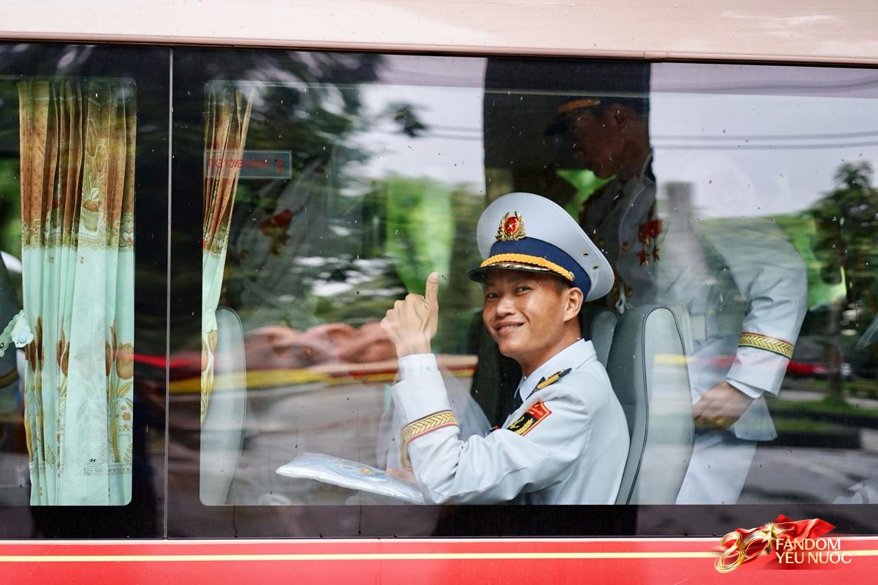 Các khối diễu binh đi qua từng tuyến đường trong tiếng hò reo của người dân: Tự hào quá Tổ quốc ơi!- Ảnh 109.