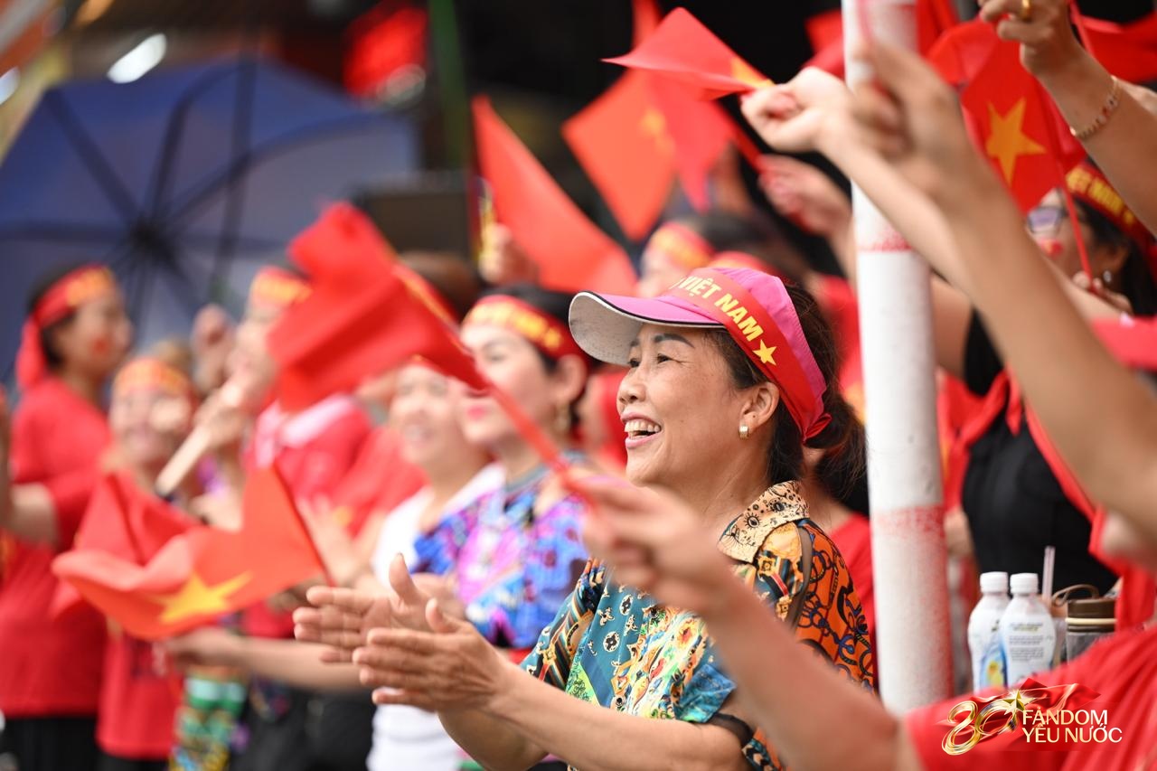 Các khối diễu binh đi qua từng tuyến đường trong tiếng hò reo của người dân: Tự hào quá Tổ quốc ơi!- Ảnh 74.