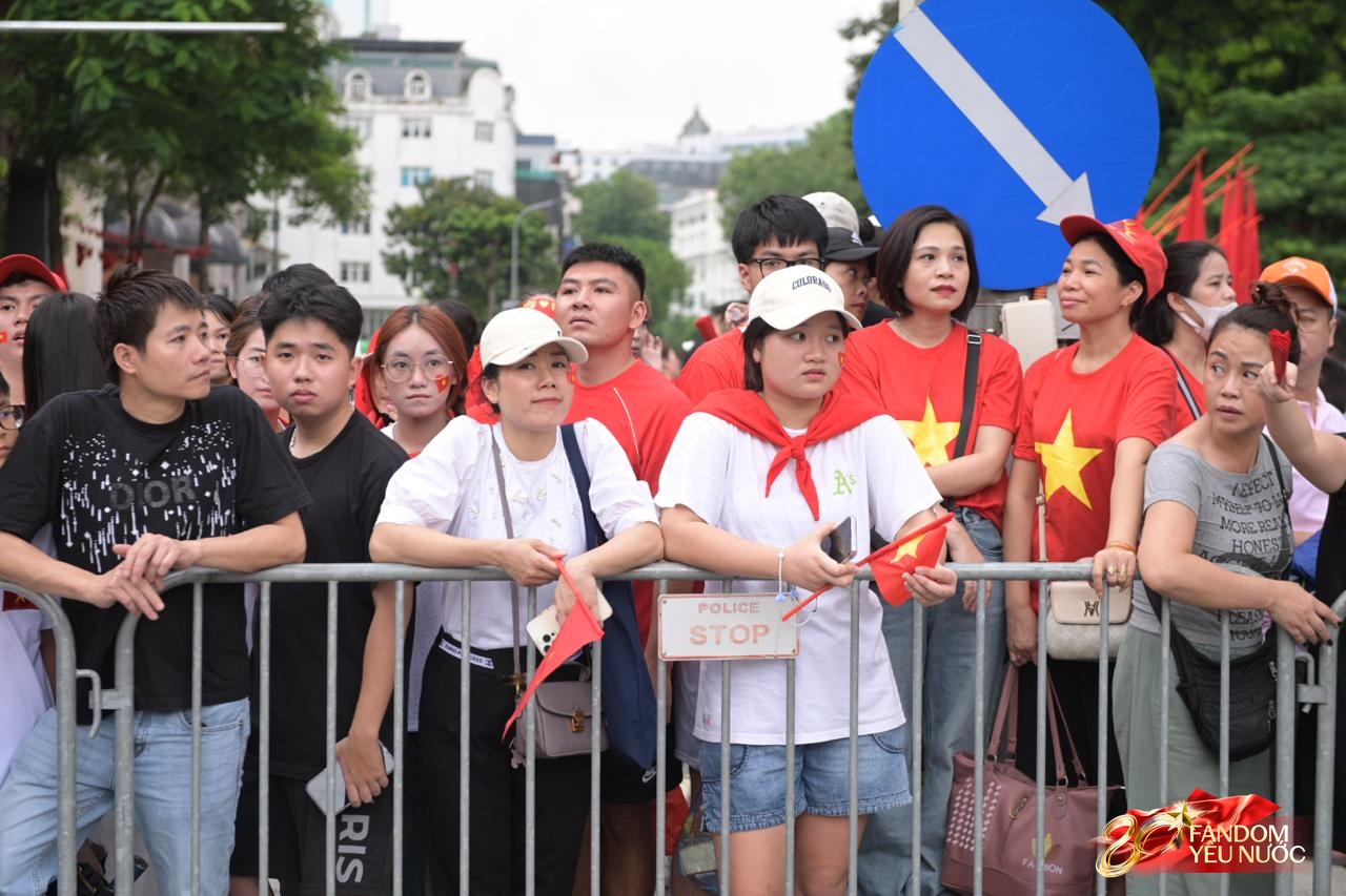 Các khối diễu binh đi qua từng tuyến đường trong tiếng hò reo của người dân: Tự hào quá Tổ quốc ơi!- Ảnh 89.