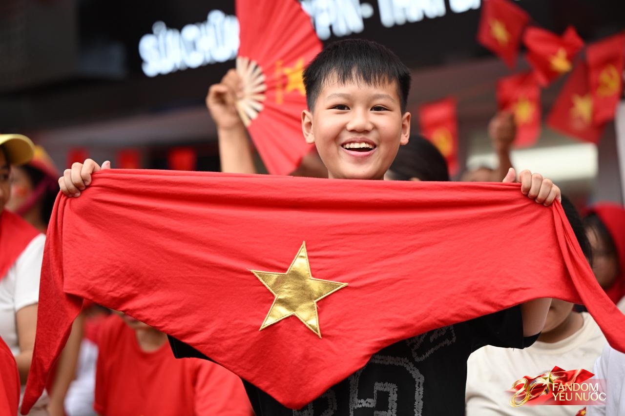 Các khối diễu binh đi qua từng tuyến đường trong tiếng hò reo của người dân: Tự hào quá Tổ quốc ơi!- Ảnh 75.