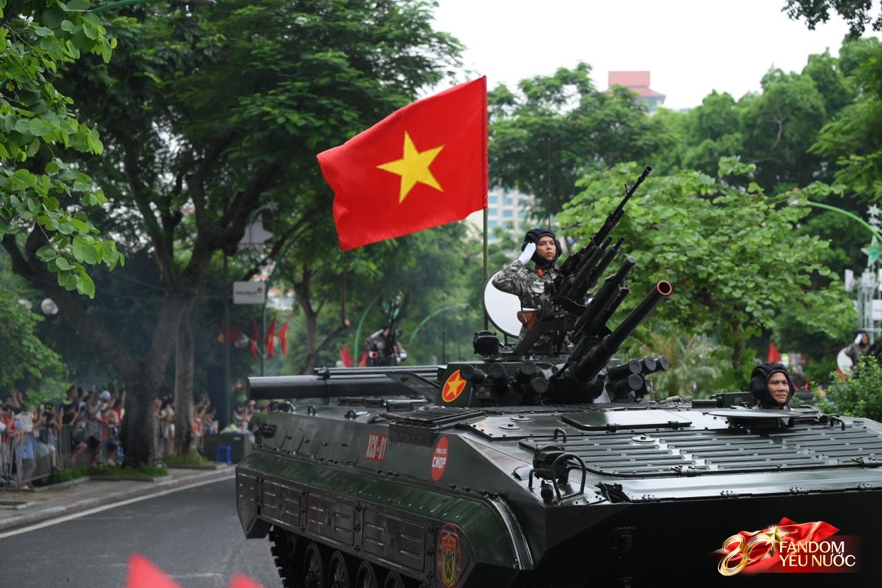 Các khối diễu binh đi qua từng tuyến đường trong tiếng hò reo của người dân: Tự hào quá Tổ quốc ơi!- Ảnh 62.