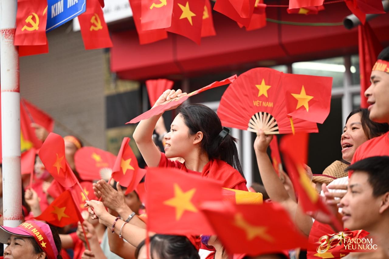 Các khối diễu binh đi qua từng tuyến đường trong tiếng hò reo của người dân: Tự hào quá Tổ quốc ơi!- Ảnh 76.