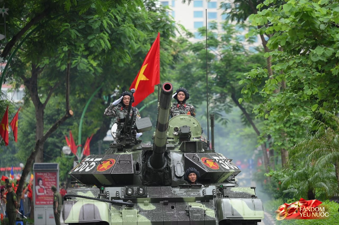 Các khối diễu binh đi qua từng tuyến đường trong tiếng hò reo của người dân: Tự hào quá Tổ quốc ơi!- Ảnh 64.