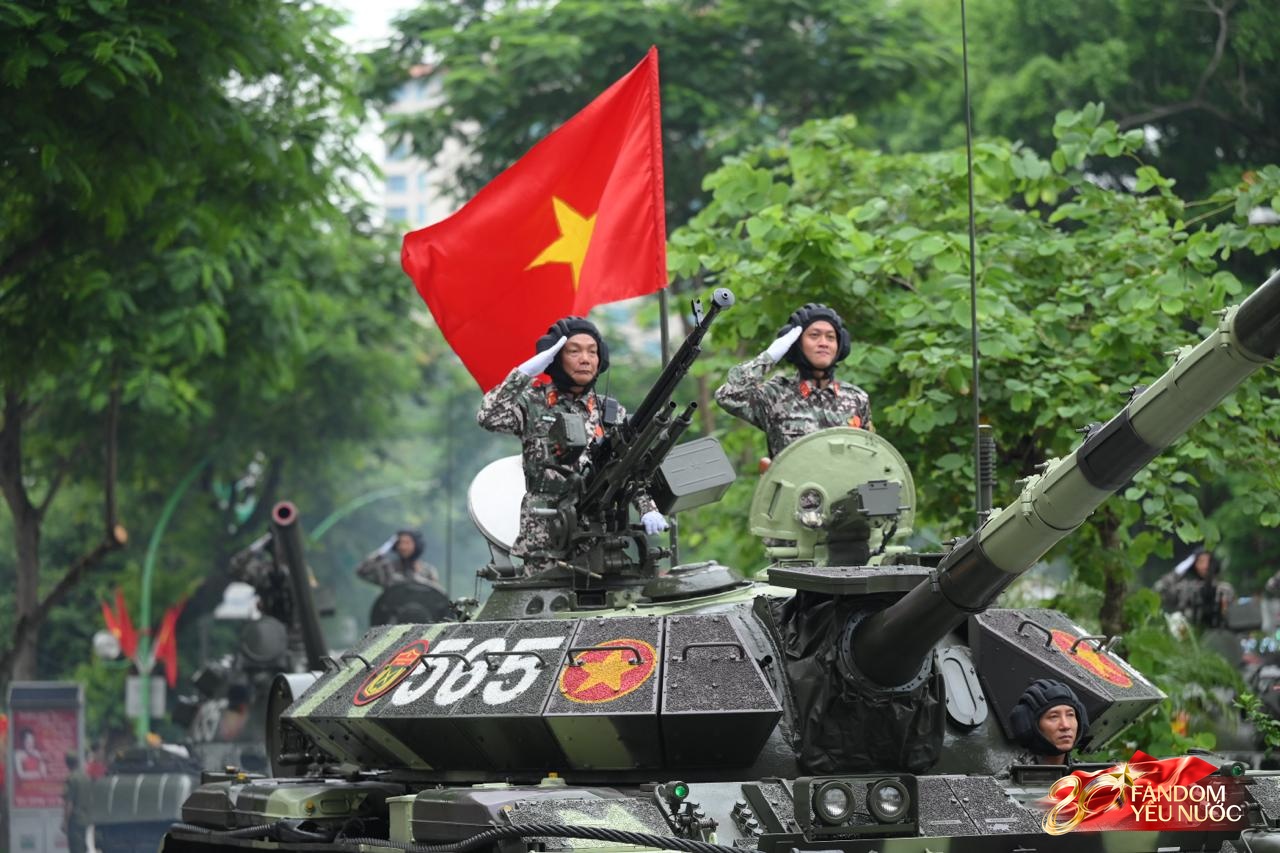 Các khối diễu binh đi qua từng tuyến đường trong tiếng hò reo của người dân: Tự hào quá Tổ quốc ơi!- Ảnh 53.