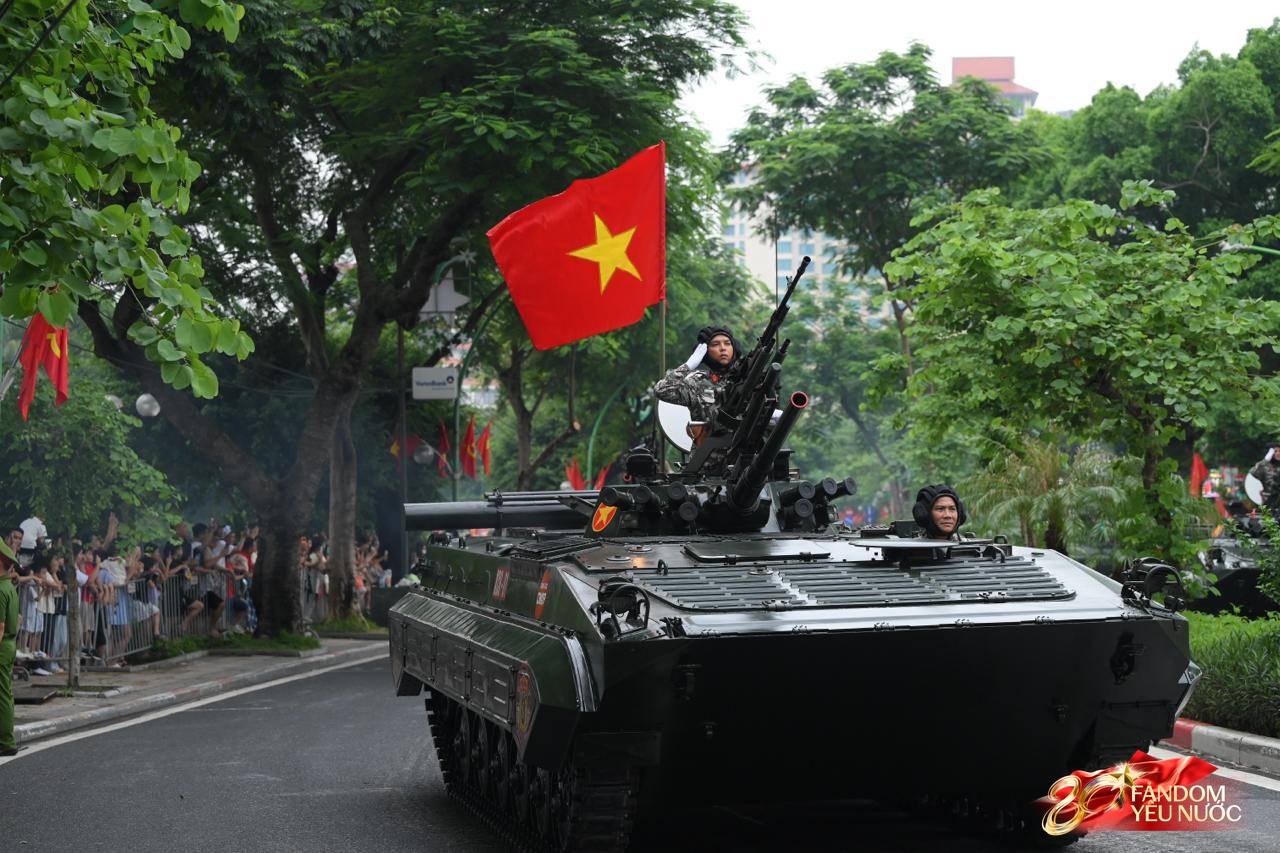 Các khối diễu binh đi qua từng tuyến đường trong tiếng hò reo của người dân: Tự hào quá Tổ quốc ơi!- Ảnh 65.