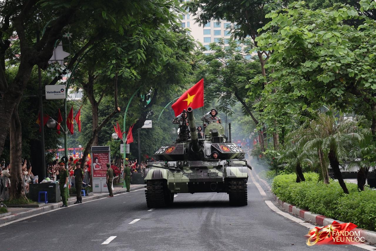 Các khối diễu binh đi qua từng tuyến đường trong tiếng hò reo của người dân: Tự hào quá Tổ quốc ơi!- Ảnh 60.