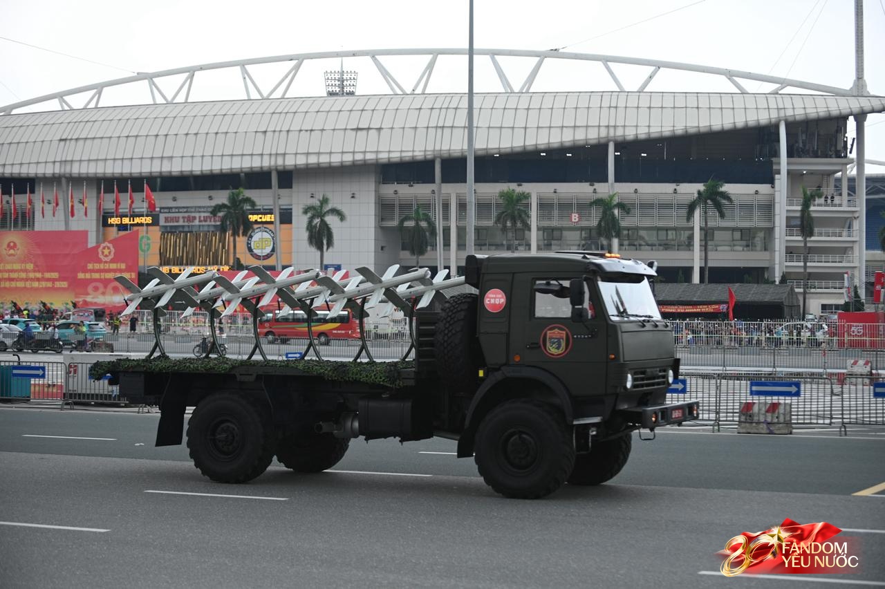 Các khối diễu binh đi qua từng tuyến đường trong tiếng hò reo của người dân: Tự hào quá Tổ quốc ơi!- Ảnh 85.