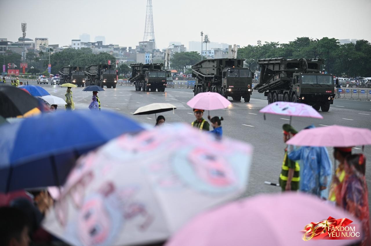 Các khối diễu binh đi qua từng tuyến đường trong tiếng hò reo của người dân: Tự hào quá Tổ quốc ơi!- Ảnh 84.
