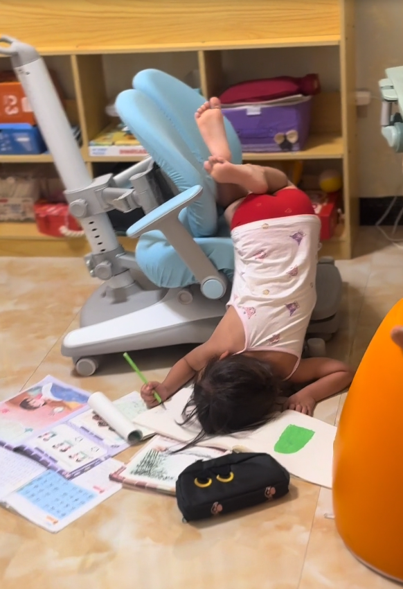 Đây chính là lý do cha mẹ có con tiểu học lúc nào cũng mệt- Ảnh 1.