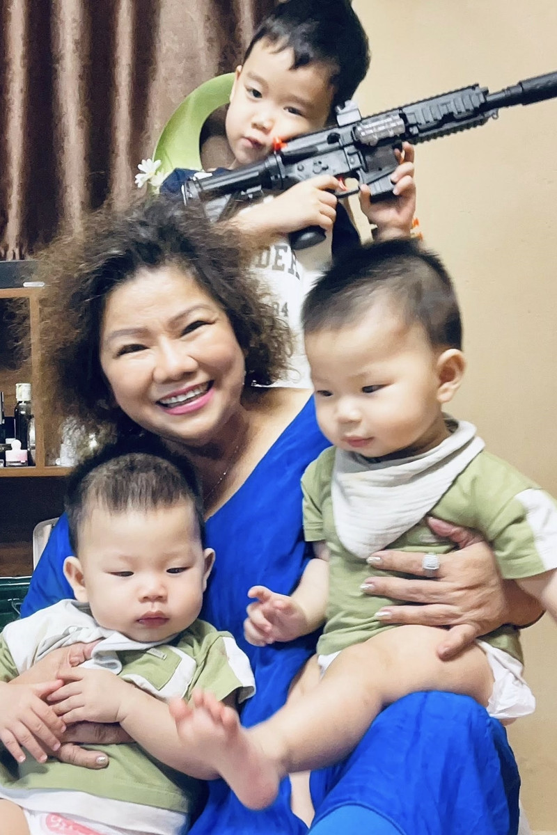 Nữ NSND đang giữ chức chủ tịch, gần 70 mới mặc áo cưới, U80 "là baby bé bỏng được chiều chuộng nhất” - Ảnh 5. Nữ NSND đang giữ chức chủ tịch, gần 70 mới mặc áo cưới, U80 "là baby bé bỏng được chiều chuộng nhất” - Ảnh 5.