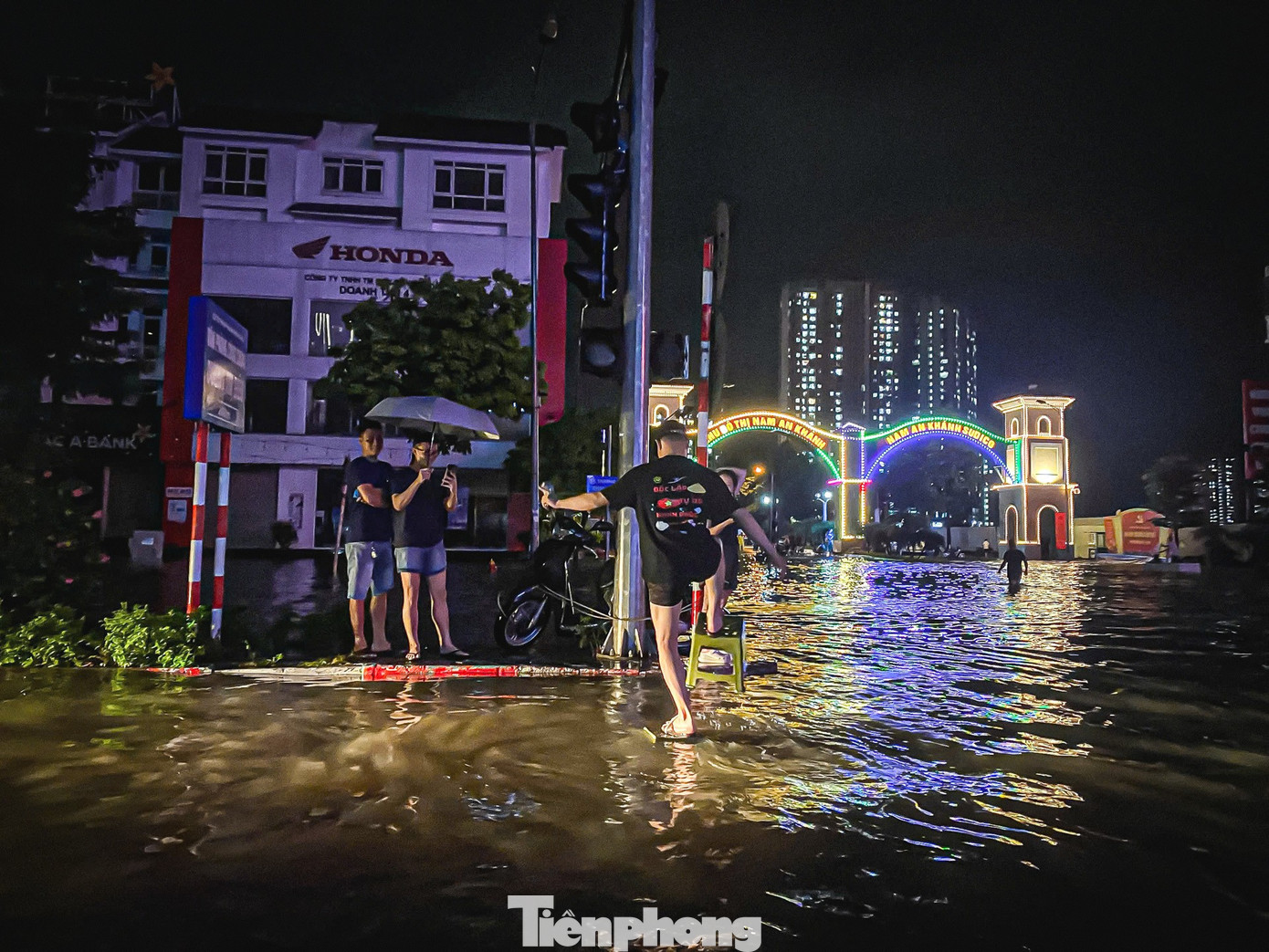 Hà Nội: Hàng trăm hộ dân ' làng ' biệt thự triệu đô gặp khó khăn vì mất điện , nước - Ảnh 8.