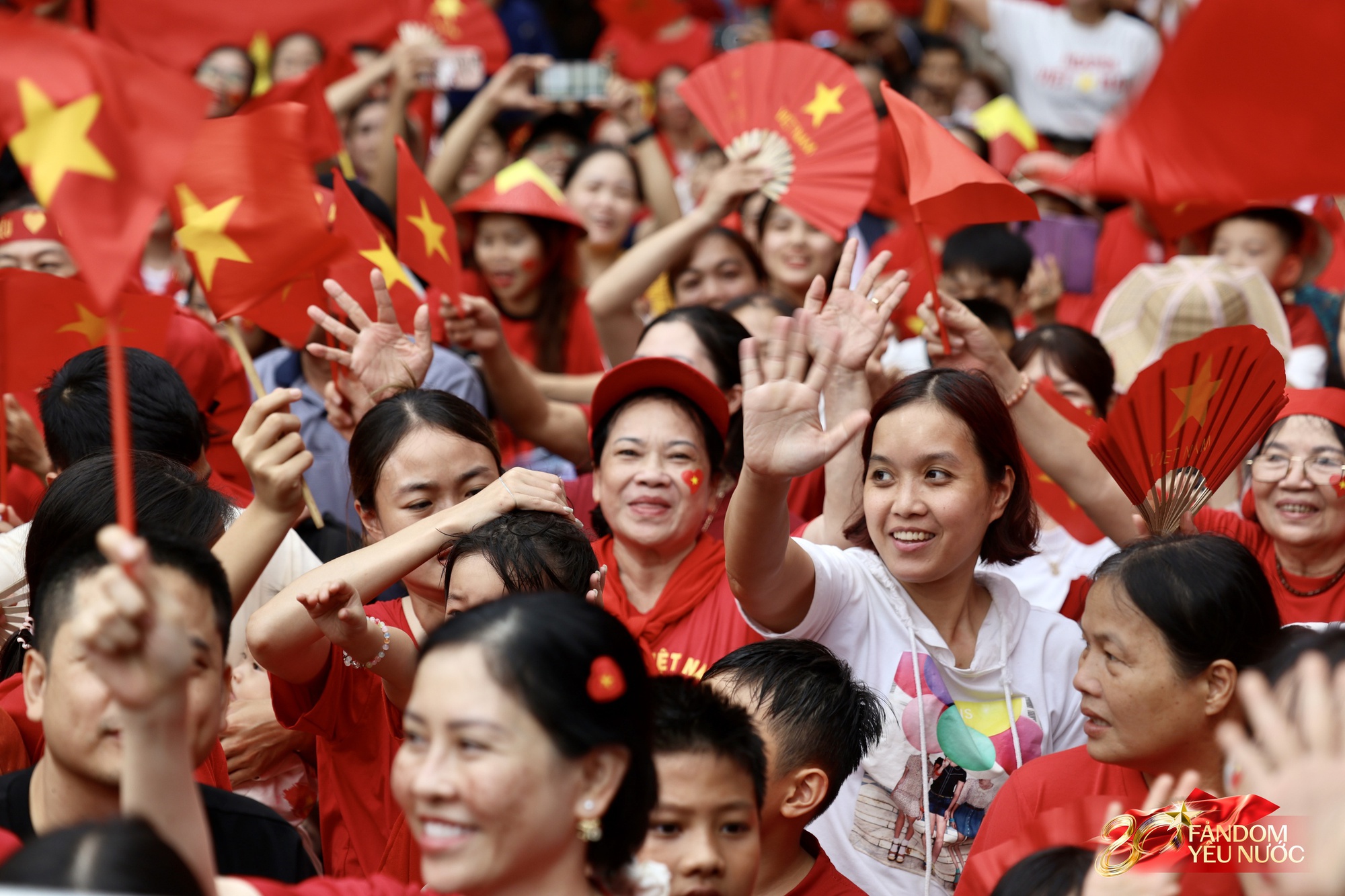 Các khối diễu binh đi qua từng tuyến đường trong tiếng hò reo của người dân: Tự hào quá Tổ quốc ơi!- Ảnh 94.