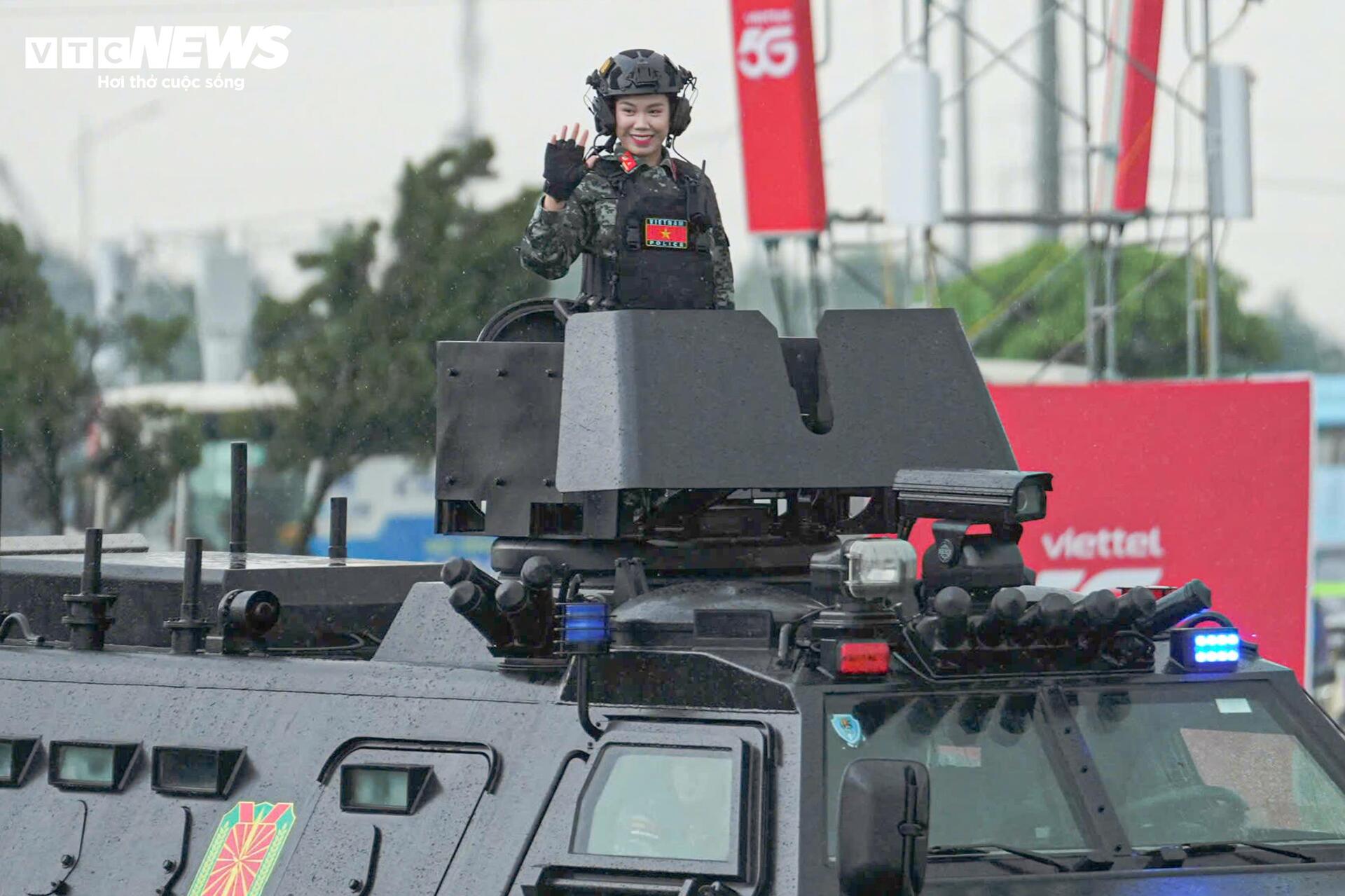 Diễu binh Quốc khánh 80 năm tại Hà Nội với xe pháo , tên lửa và UAV ấn tượng - Ảnh 13.