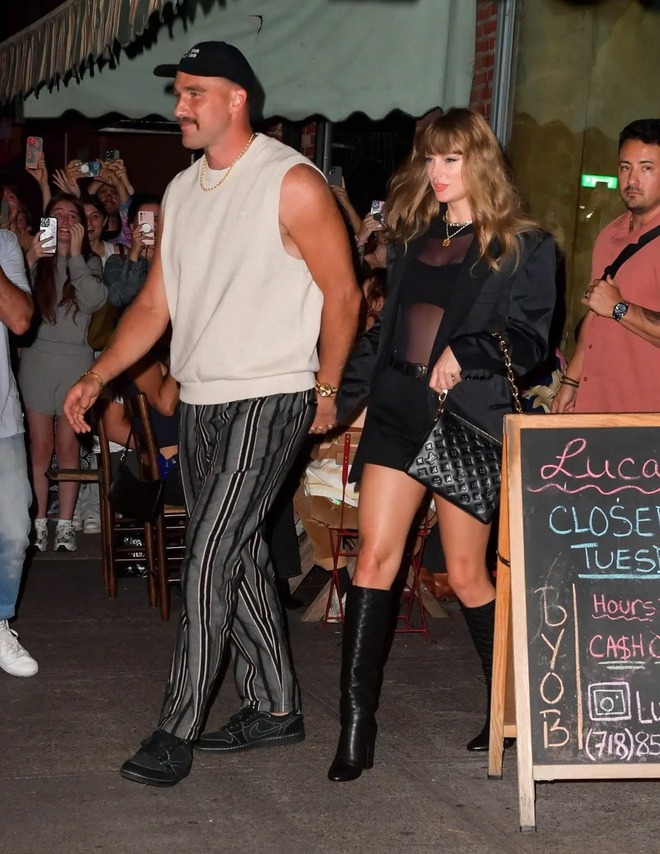 Taylor Swift có hơn chục anh tình cũ hạng A, tại sao cuối cùng lại cưới cầu thủ còn nghèo hơn mèo cưng của mình? - Ảnh 14. Taylor Swift có hơn chục anh tình cũ hạng A, tại sao cuối cùng lại cưới cầu thủ còn nghèo hơn mèo cưng của mình? - Ảnh 14.