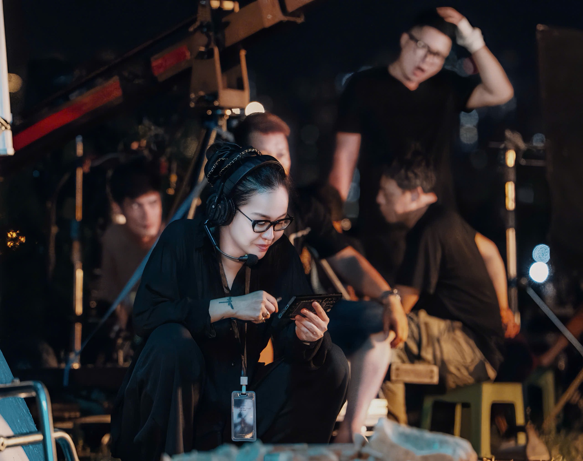 Đạo diễn Nguyễn Việt Dũng tiết lộ hậu trường làm MV "Viết tiếp câu chuyện hòa bình"- Ảnh 3. Đạo diễn Nguyễn Việt Dũng tiết lộ hậu trường làm MV "Viết tiếp câu chuyện hòa bình"- Ảnh 3.