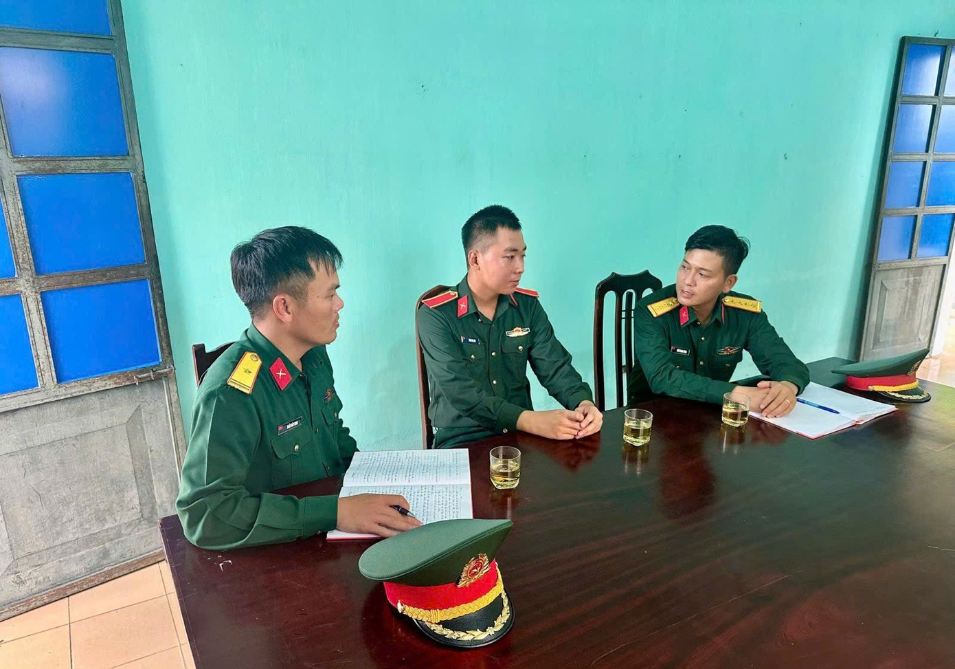 Chiến sĩ Phan Gia Huy nén nỗi đau mất bố hoàn thành nhiệm vụ diễu binh A80 - Ảnh 3. Chiến sĩ Phan Gia Huy nén nỗi đau mất bố hoàn thành nhiệm vụ diễu binh A80 - Ảnh 3.