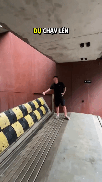 Viral nhất TikTok: Ngôi nhà "bất khả xâm phạm" giữa biển nước Hà Nội nhờ cửa chống ngập 200 triệu, chủ nhà là ông trùm chuỗi Nhậu Tự Do cực hot! - Ảnh 6.