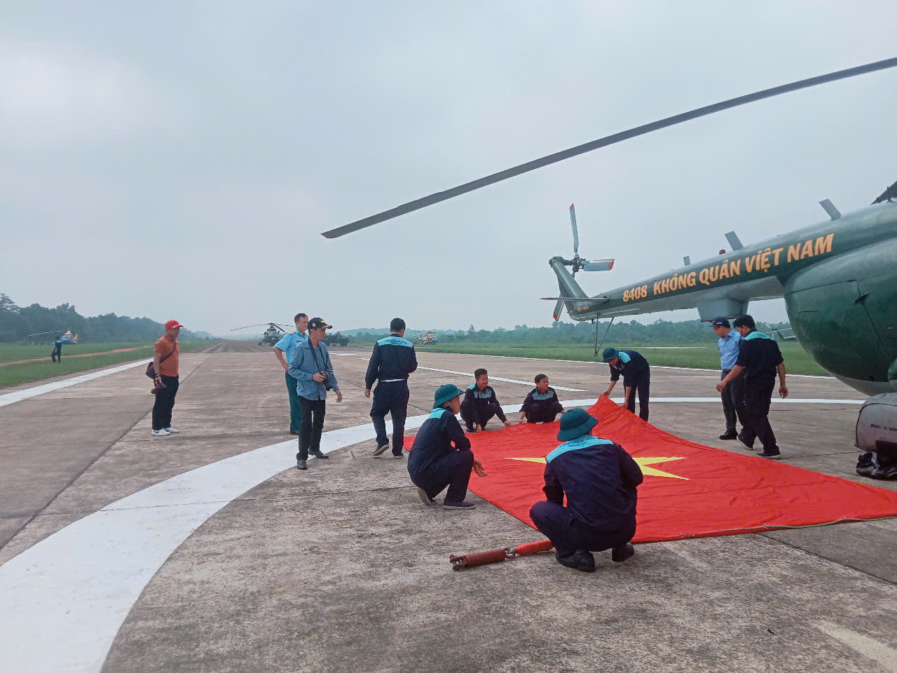 Hổ mang chúa su - 30 MK2 bay qua Quảng trường Ba Đình trong Lễ kỷ niệm A80 - Ảnh 1. Hổ mang chúa su - 30 MK2 bay qua Quảng trường Ba Đình trong Lễ kỷ niệm A80 - Ảnh 1.