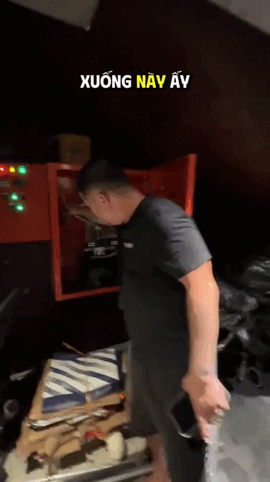 Viral nhất TikTok: Ngôi nhà "bất khả xâm phạm" giữa biển nước Hà Nội nhờ cửa chống ngập 200 triệu, chủ nhà là ông trùm chuỗi Nhậu Tự Do cực hot! - Ảnh 8.