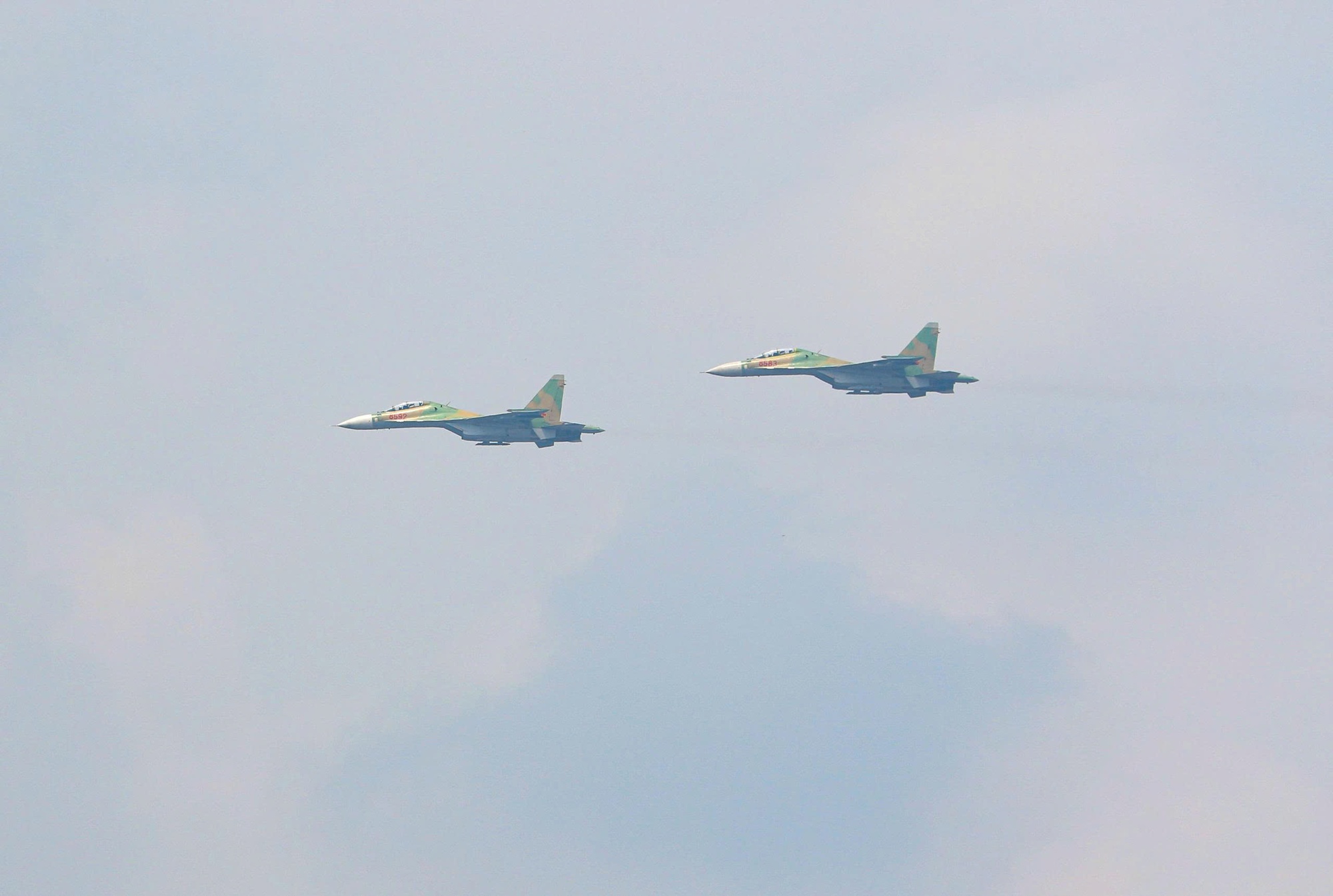 Hổ mang chúa su - 30 MK2 bay qua Quảng trường Ba Đình trong Lễ kỷ niệm A80 - Ảnh 8. Hổ mang chúa su - 30 MK2 bay qua Quảng trường Ba Đình trong Lễ kỷ niệm A80 - Ảnh 8.