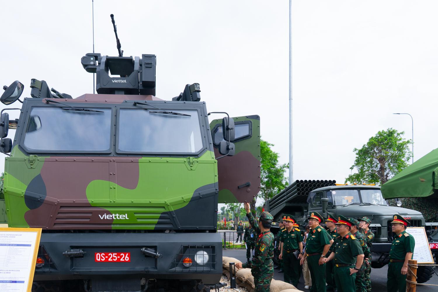 "Make in Vietnam": Khí tài, tên lửa, pháo tự hành "dàn trận" tại triển lãm lớn nhất từ trước tới nay - Ảnh 5. "Make in Vietnam": Khí tài, tên lửa, pháo tự hành "dàn trận" tại triển lãm lớn nhất từ trước tới nay - Ảnh 5.