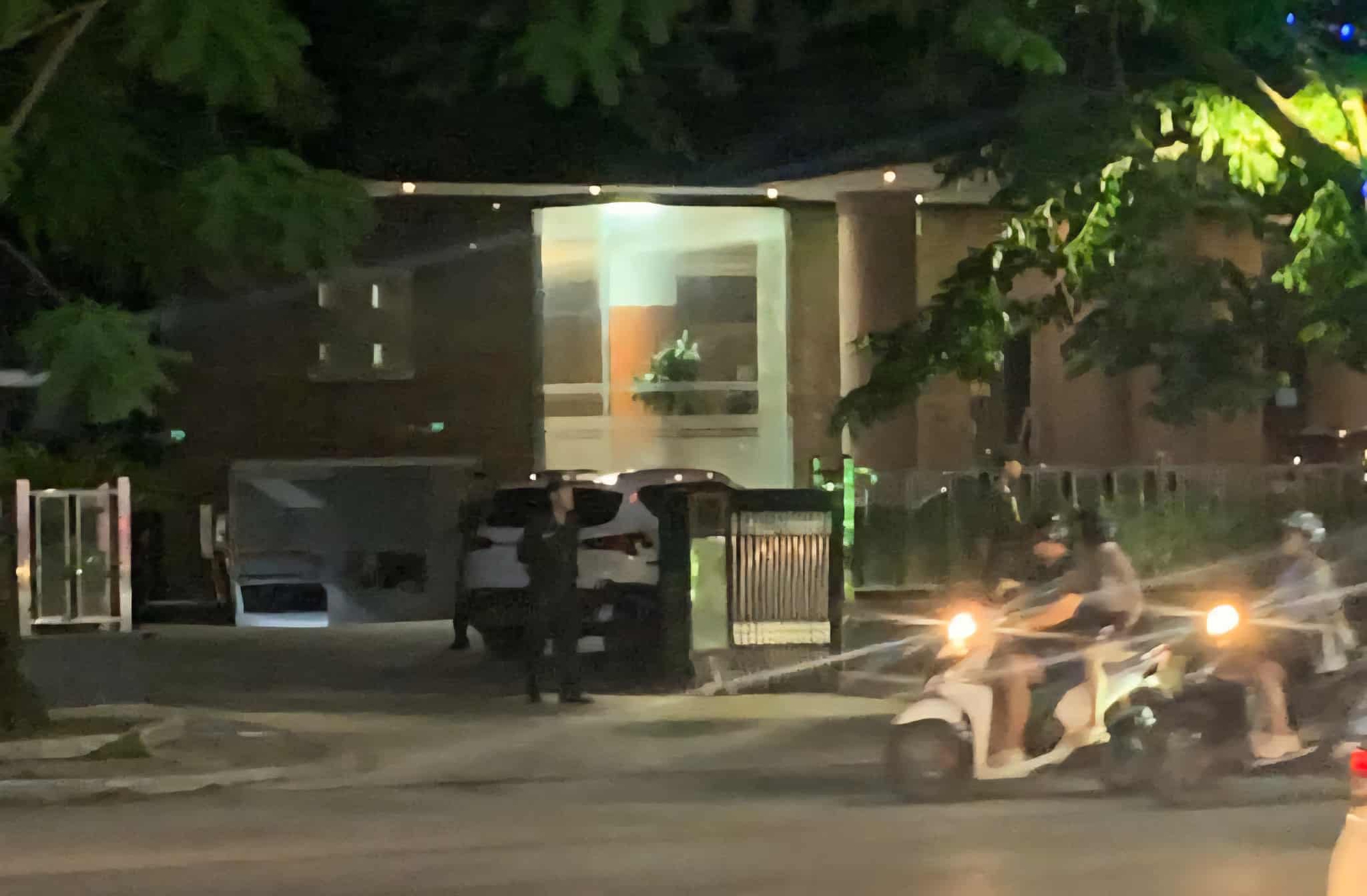 Nhiều cảnh s&aacute;t xuất hiện tại dinh thự của doanh nh&acirc;n nổi tiếng Thanh H&oacute;a- Ảnh 4.