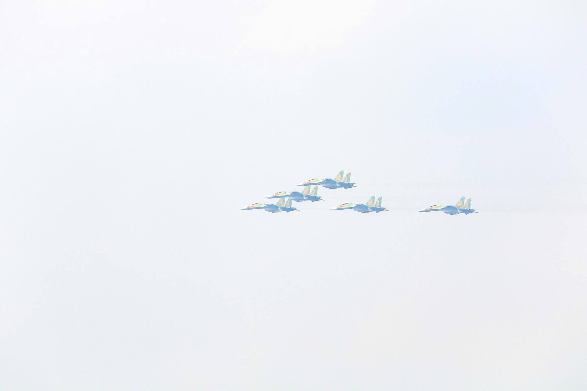 Hổ mang chúa su - 30 MK2 bay qua Quảng trường Ba Đình trong Lễ kỷ niệm A80 - Ảnh 7. Hổ mang chúa su - 30 MK2 bay qua Quảng trường Ba Đình trong Lễ kỷ niệm A80 - Ảnh 7.