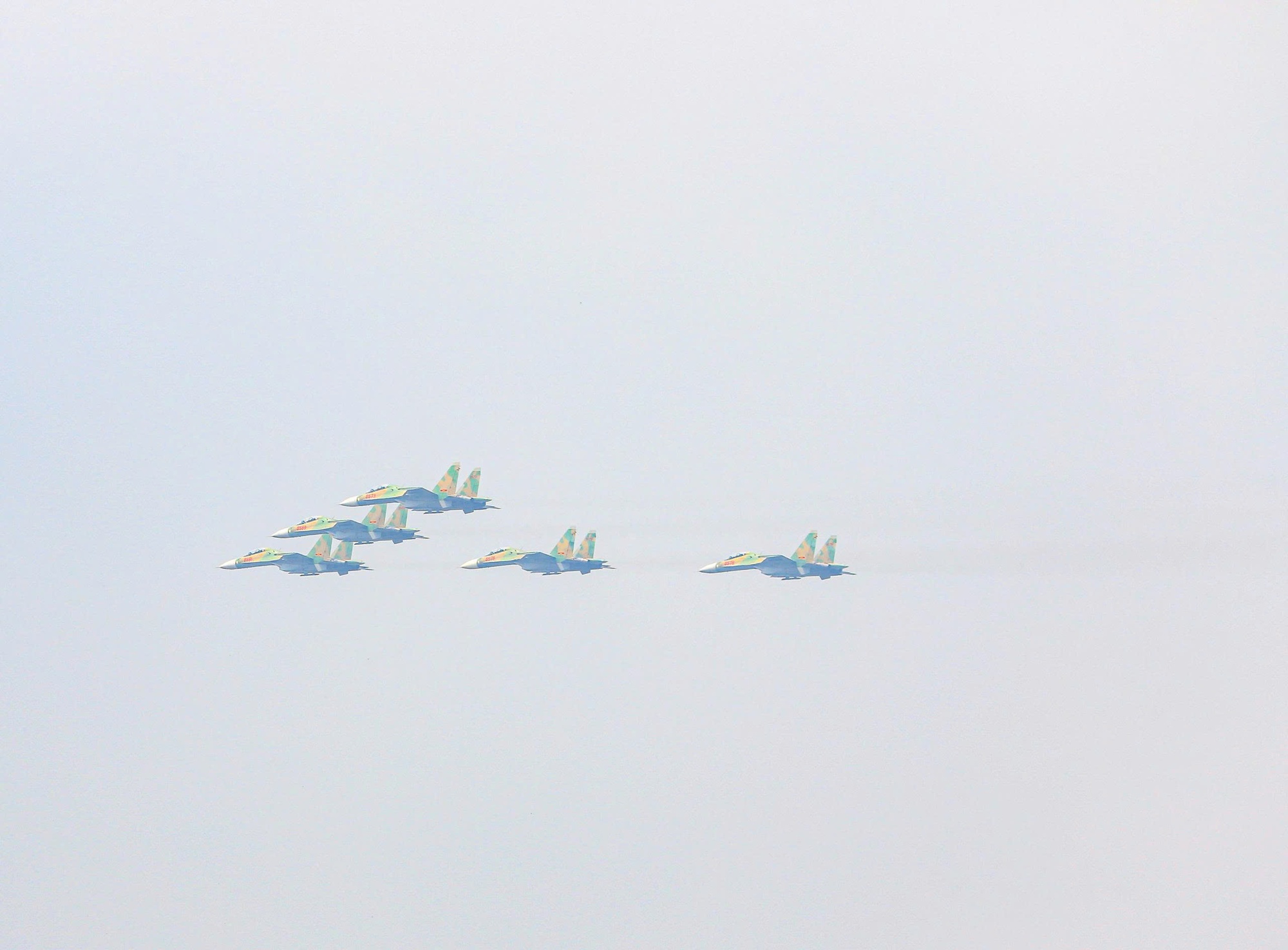 Hổ mang chúa su - 30 MK2 bay qua Quảng trường Ba Đình trong Lễ kỷ niệm A80 - Ảnh 6. Hổ mang chúa su - 30 MK2 bay qua Quảng trường Ba Đình trong Lễ kỷ niệm A80 - Ảnh 6.