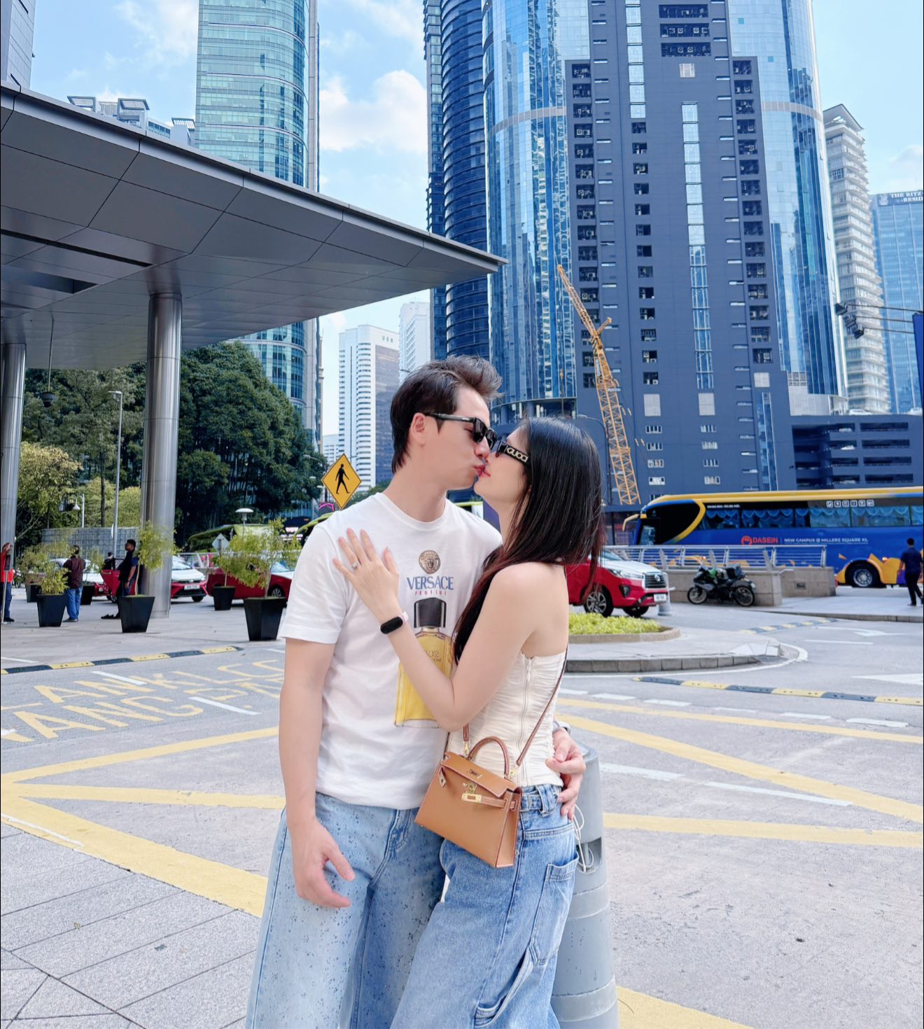 Nam nghệ sĩ sở hữu biệt thự 2 mặt tiền 50 tỷ ở TP.HCM, cưới hot girl Hà thành, sinh 3 con trai - Ảnh 10. Nam nghệ sĩ sở hữu biệt thự 2 mặt tiền 50 tỷ ở TP.HCM, cưới hot girl Hà thành, sinh 3 con trai - Ảnh 10.
