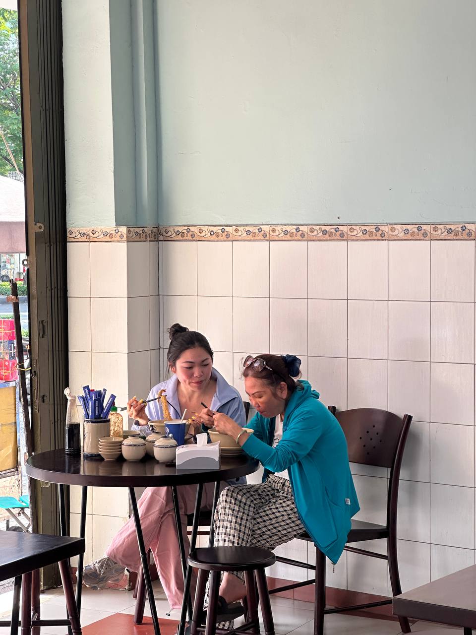 Tiệm mì bán món gia truyền, dùng toàn máy móc điện nhưng hương vị lại đỉnh thế này!- Ảnh 3.