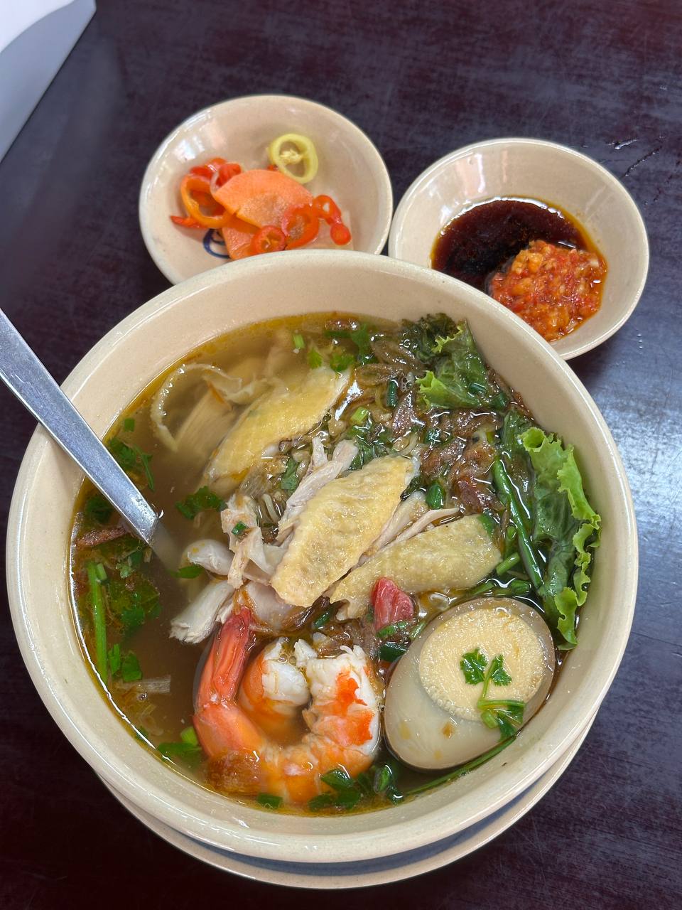 Tiệm mì bán món gia truyền, dùng toàn máy móc điện nhưng hương vị lại đỉnh thế này!- Ảnh 12.