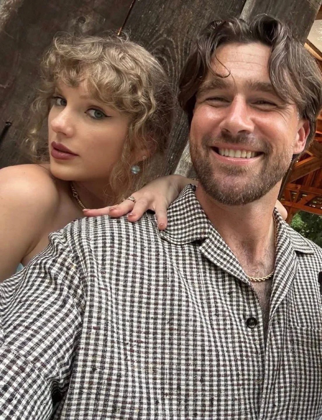 Hợp đồng tiền hôn nhân của Taylor Swift - Travis Kelce: Cầu thủ 1m96 chịu thiệt ký thỏa thuận "3 không"?- Ảnh 4. Hợp đồng tiền hôn nhân của Taylor Swift - Travis Kelce: Cầu thủ 1m96 chịu thiệt ký thỏa thuận "3 không"?- Ảnh 4.