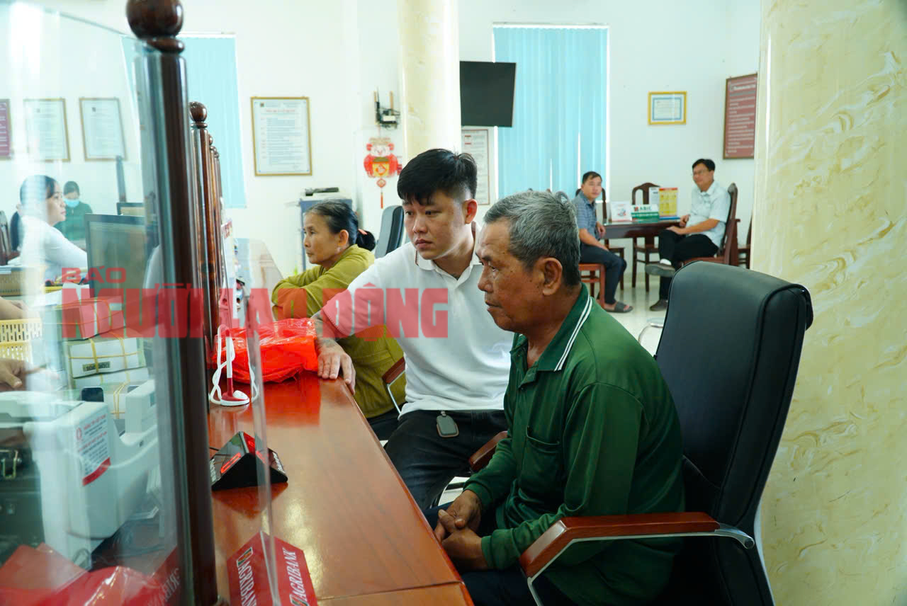 NÓNG: Ông Ba Minh nhận gần 1,6 tỉ đồng từ 2 Facebooker- Ảnh 9. NÓNG: Ông Ba Minh nhận gần 1,6 tỉ đồng từ 2 Facebooker- Ảnh 9.