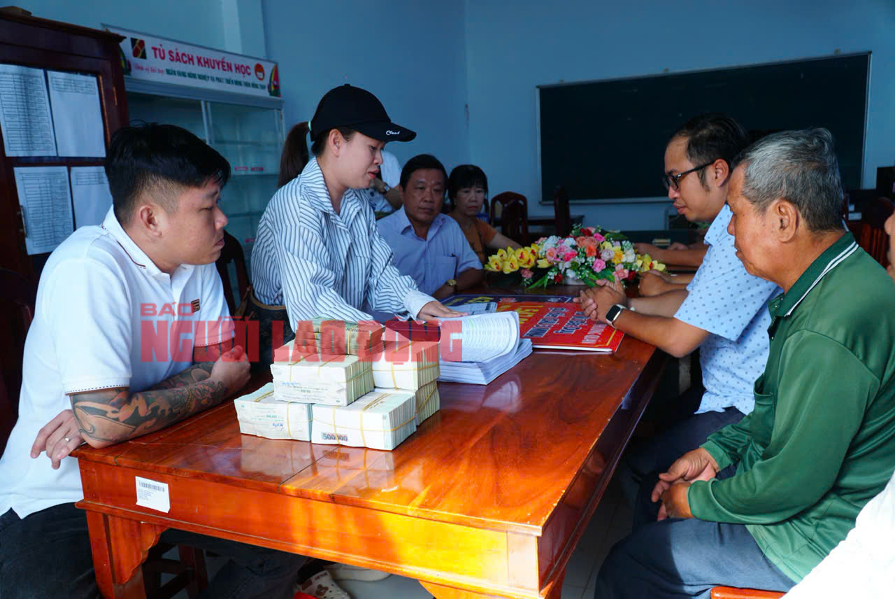 NÓNG: Ông Ba Minh nhận gần 1,6 tỉ đồng từ 2 Facebooker- Ảnh 7. NÓNG: Ông Ba Minh nhận gần 1,6 tỉ đồng từ 2 Facebooker- Ảnh 7.