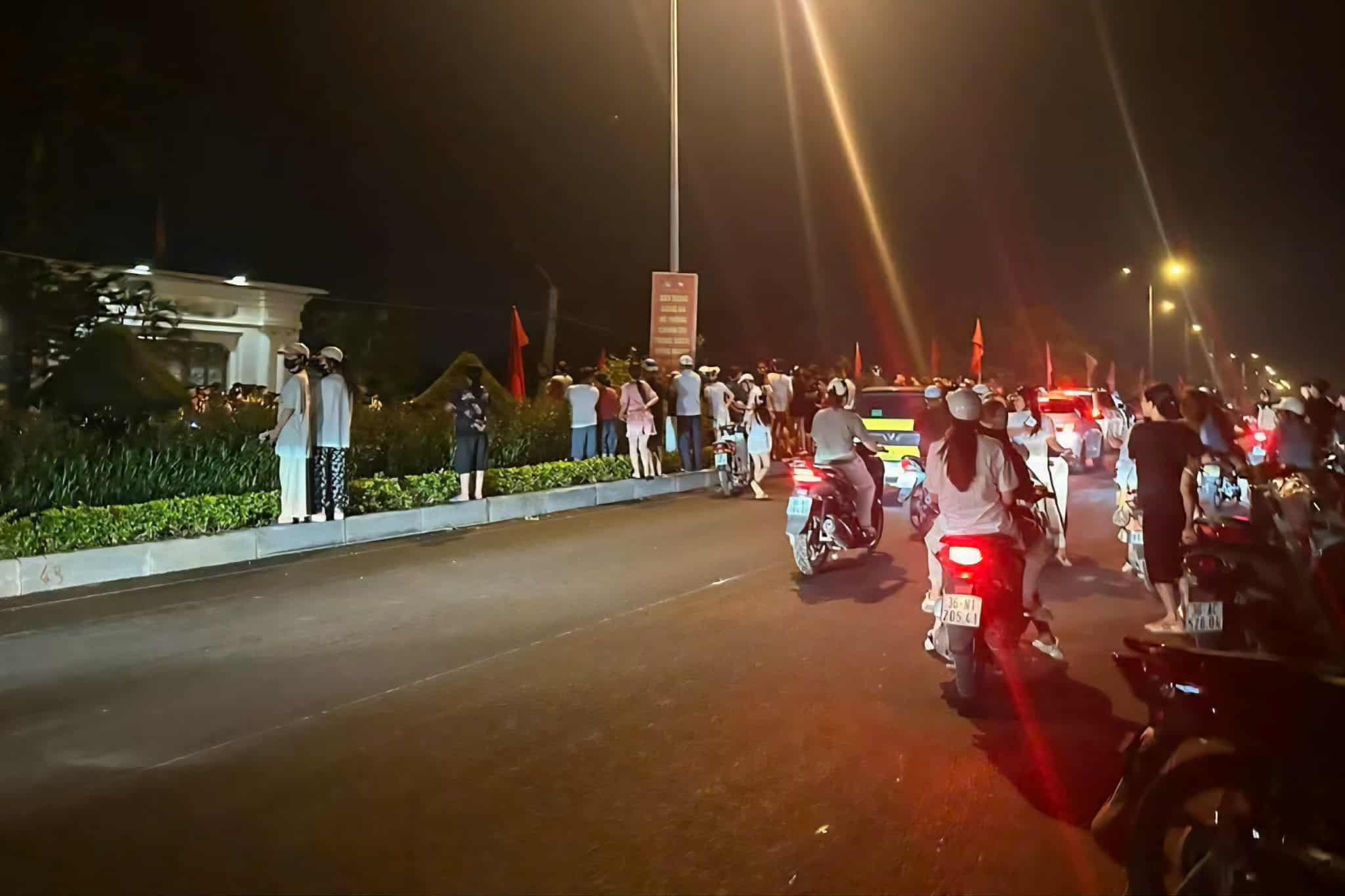 Nhiều cảnh s&aacute;t xuất hiện tại dinh thự của doanh nh&acirc;n nổi tiếng Thanh H&oacute;a- Ảnh 3.