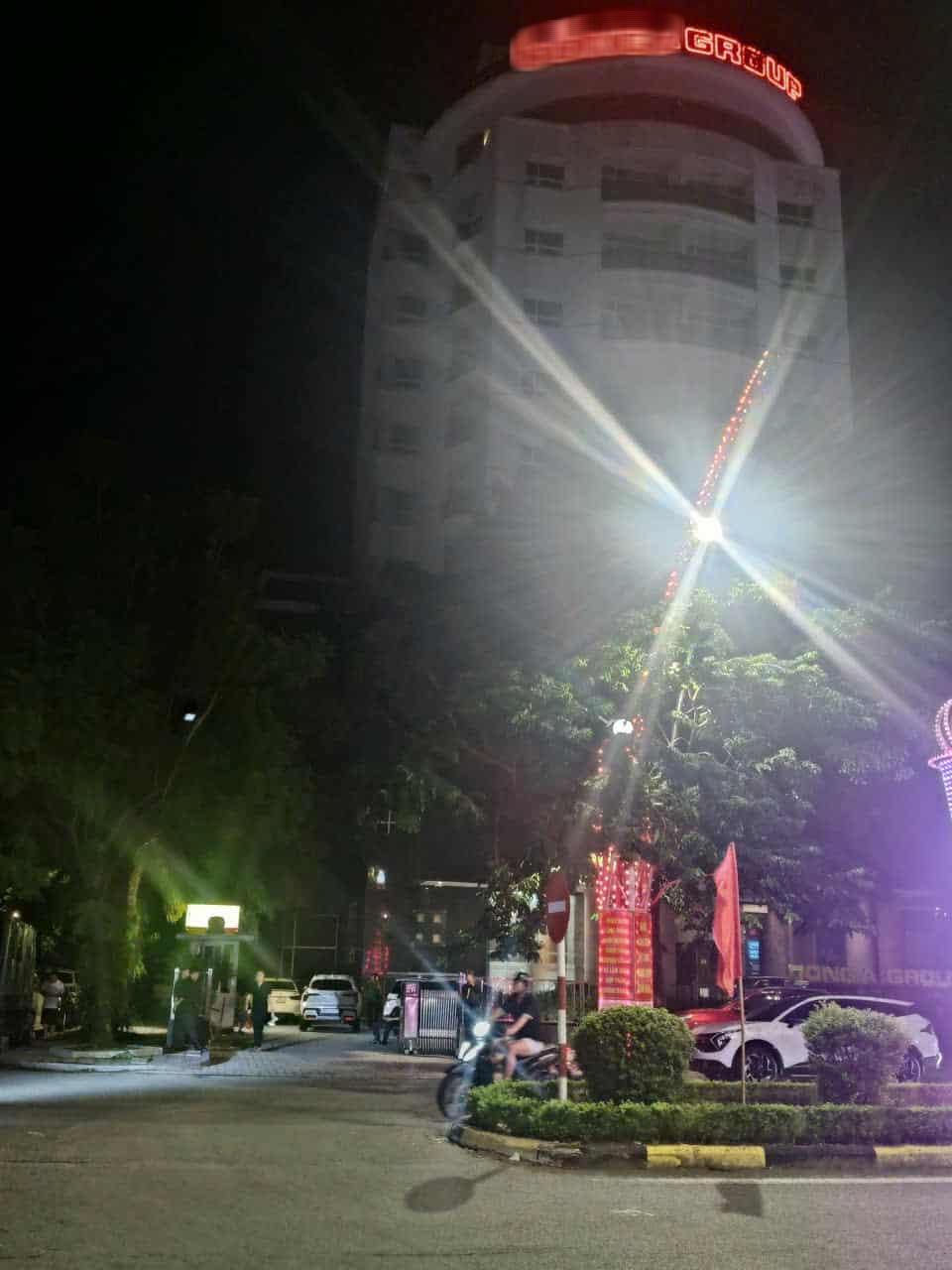 Nhiều cảnh s&aacute;t xuất hiện tại dinh thự của doanh nh&acirc;n nổi tiếng Thanh H&oacute;a- Ảnh 5.