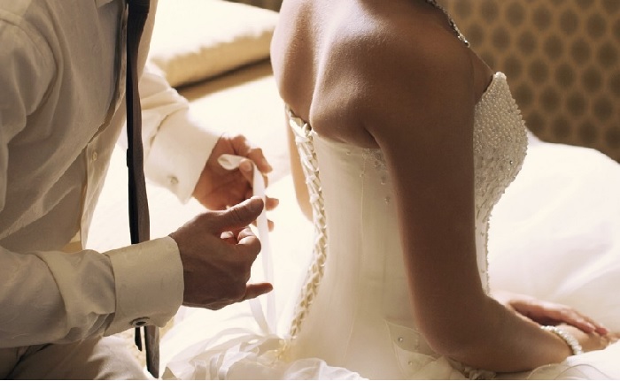 Ham lấy chồng trẻ, t&ocirc;i đ&acirc;u ngờ đ&ecirc;m t&acirc;n h&ocirc;n lại trở th&agrave;nh nỗi &aacute;m ảnh bao năm sau- Ảnh 1.