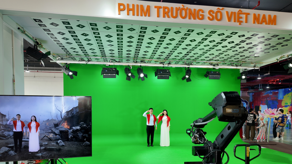 Triển lãm 80 năm thành tựu đất nước: Phim trường số gây ấn tượng, "Dế Mèn" quay lại rạp - Ảnh 1. Triển lãm 80 năm thành tựu đất nước: Phim trường số gây ấn tượng, "Dế Mèn" quay lại rạp - Ảnh 1.