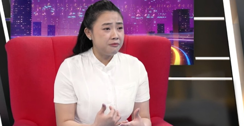 Vợ kém 30 tuổi của Lê Huỳnh đi phục vụ nhà hàng, bị quản lý ép 1 việc: "Tôi ức chế xin nghỉ việc luôn"- Ảnh 1. Vợ kém 30 tuổi của Lê Huỳnh đi phục vụ nhà hàng, bị quản lý ép 1 việc: "Tôi ức chế xin nghỉ việc luôn"- Ảnh 1.