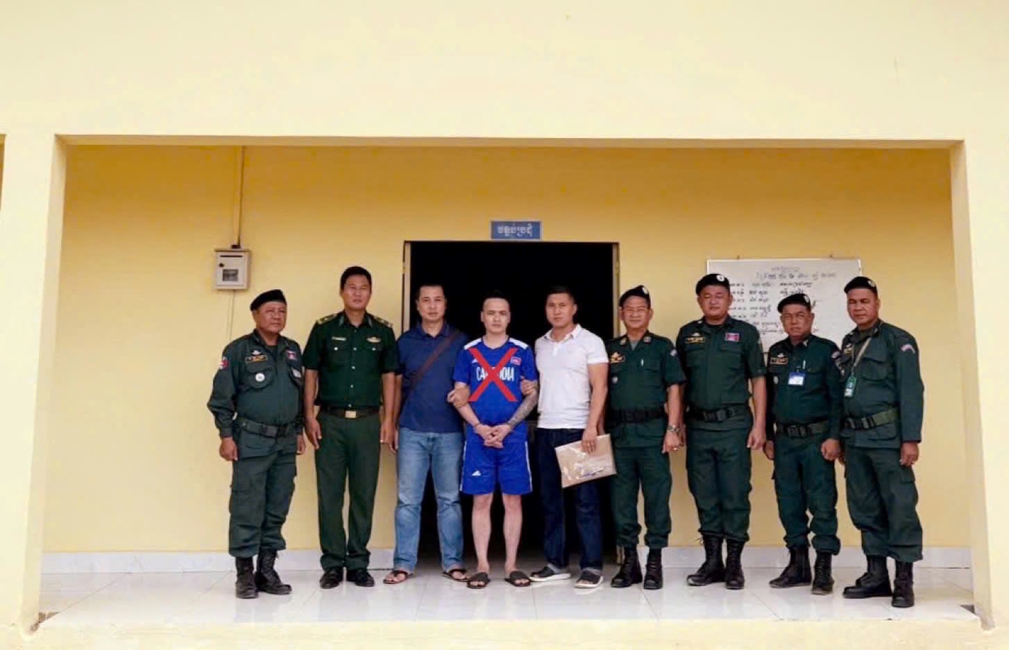 Băng nhóm giả danh cán bộ tư pháp lừa đảo 200 tỉ đồng vừa bị bắt giữ - Ảnh 3. Băng nhóm giả danh cán bộ tư pháp lừa đảo 200 tỉ đồng vừa bị bắt giữ - Ảnh 3.