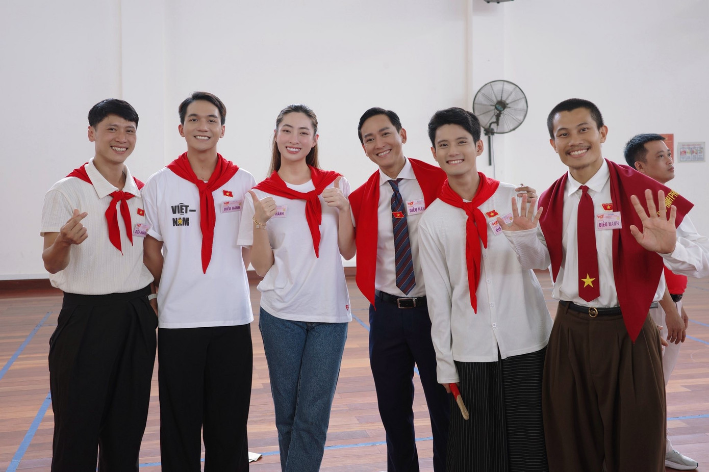Dương Hoàng Yến đi lạc vào Khối Thiếu Nhi ở Sơ duyệt - Ảnh 6. Dương Hoàng Yến đi lạc vào Khối Thiếu Nhi ở Sơ duyệt - Ảnh 6.